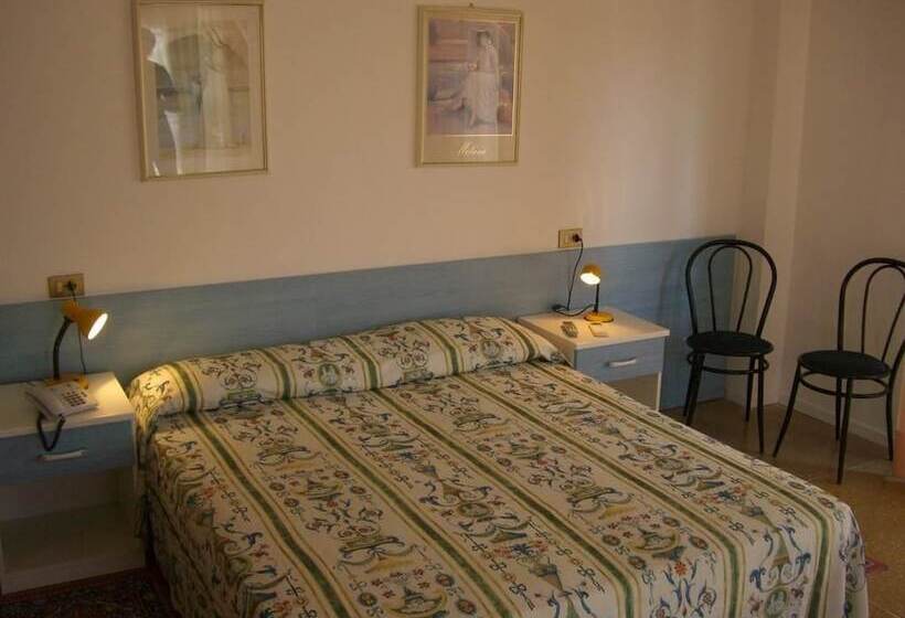 غرفة كومفورت, Myriam