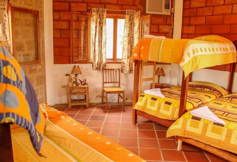 اتاق خانوادگی با چشم‌انداز دریا, Ocean View Happy Hill