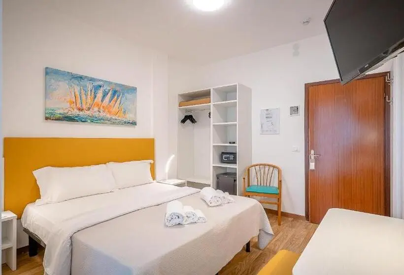 Standardzimmer seitl. Meerblick mit Balkon, Royal Garnì