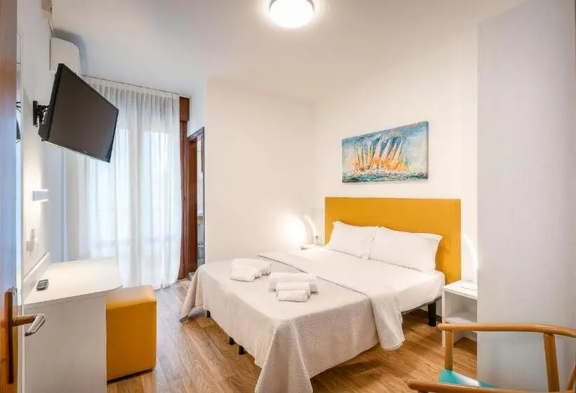 Standardzimmer seitl. Meerblick mit Balkon, Royal Garnì