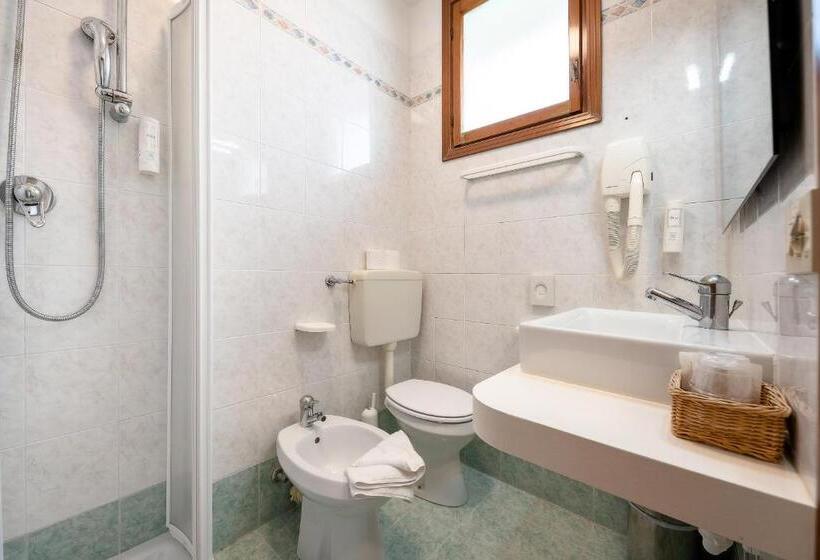 Номер Стандарт Трехместный, Royal Garnì