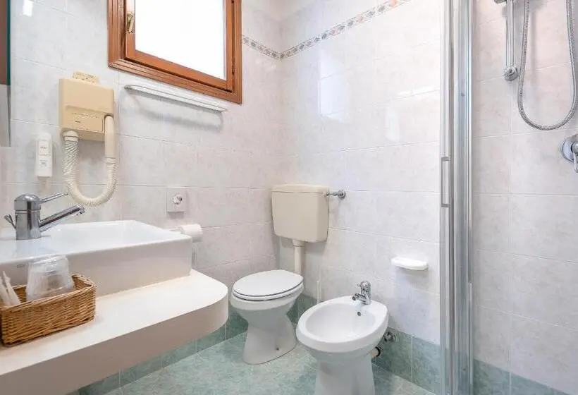Standardzimmer mit Meerblick & Balkon, Royal Garnì