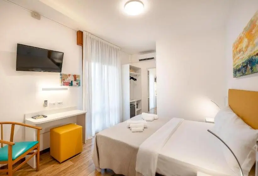 Standardzimmer mit Meerblick & Balkon, Royal Garnì