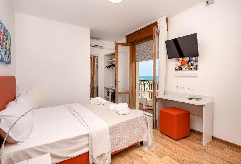 Номер Стандарт Вид на Море с Балконом, Royal Garnì