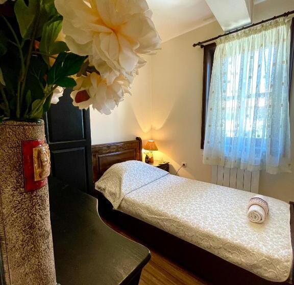 주니어 스위트, Slavova Krepost