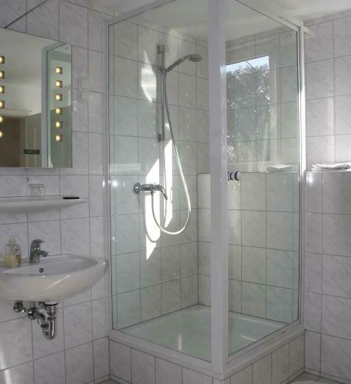 スタンダードスタジオ, Anchovis