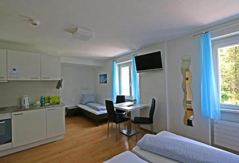 اتاق استاندارد سه نفره, B&b River Inn