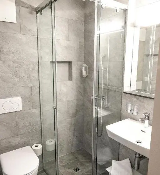 اتاق استاندارد سه نفره, B&b River Inn