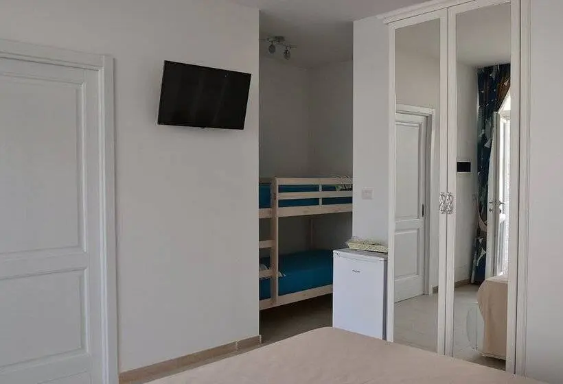 Bisneshuone, Casale Porto Contessa