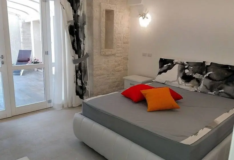 Bisneshuone, Casale Porto Contessa