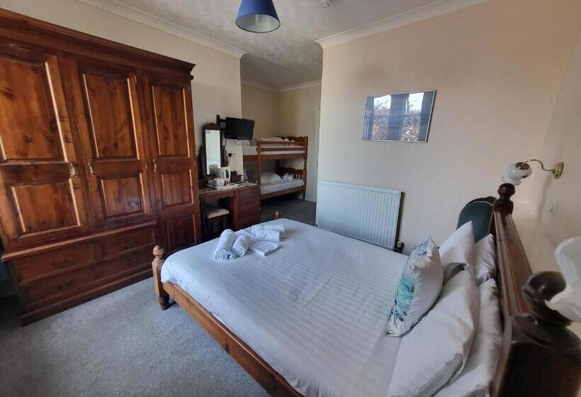 패밀리 룸, Eastmount Hall