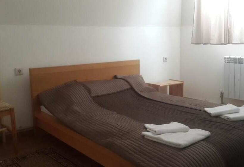 标准间, Iceberg House