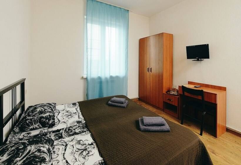 标准三人间, Iceberg House