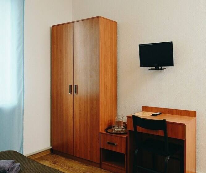 标准三人间, Iceberg House