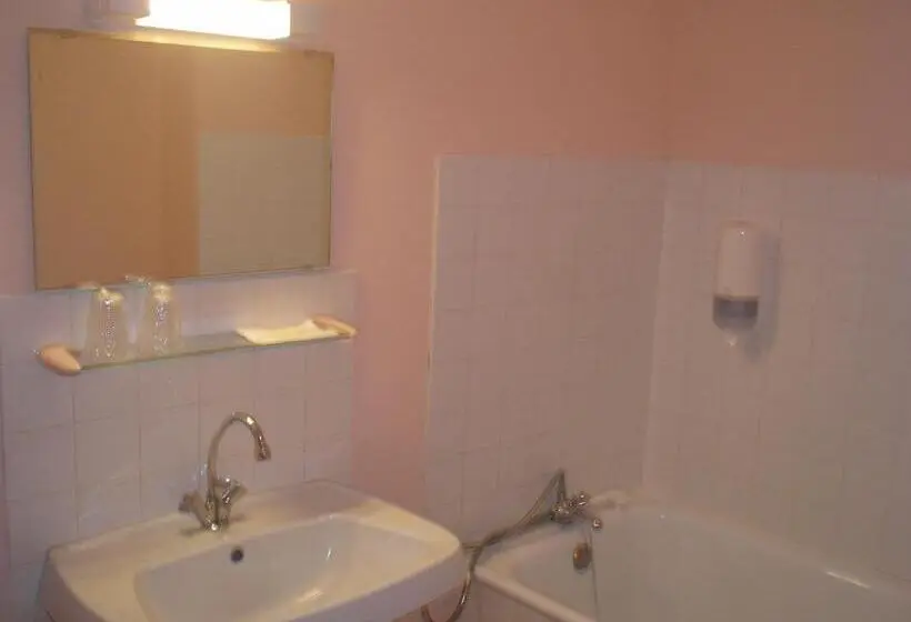 Standard Kolmen Hengen Huone, Le Central By Santat !