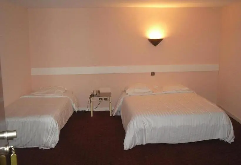 Standard Kolmen Hengen Huone, Le Central By Santat !