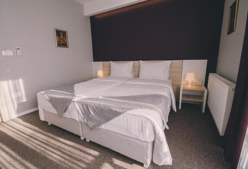 اتاق استاندارد با بالکن, Nova Bentbaša