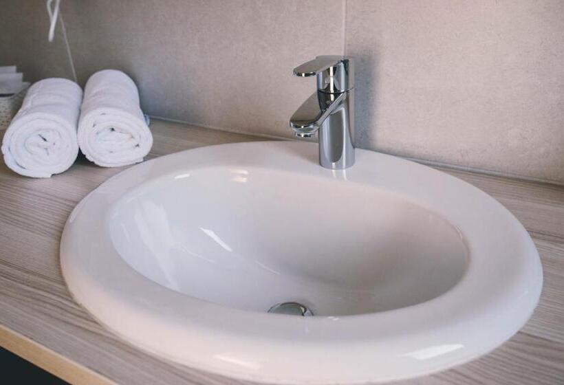 اتاق اکونومی یک تخته, Nova Bentbaša