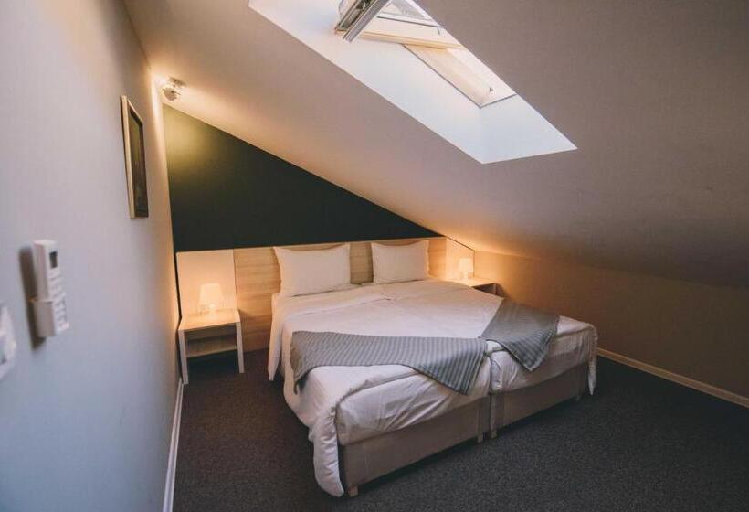 اتاق اکونومی یک تخته, Nova Bentbaša