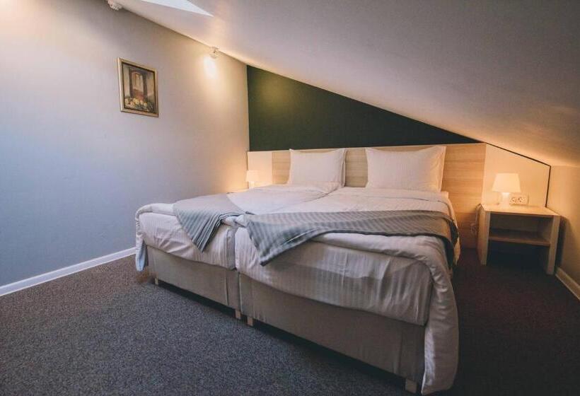 اتاق اکونومی یک تخته, Nova Bentbaša