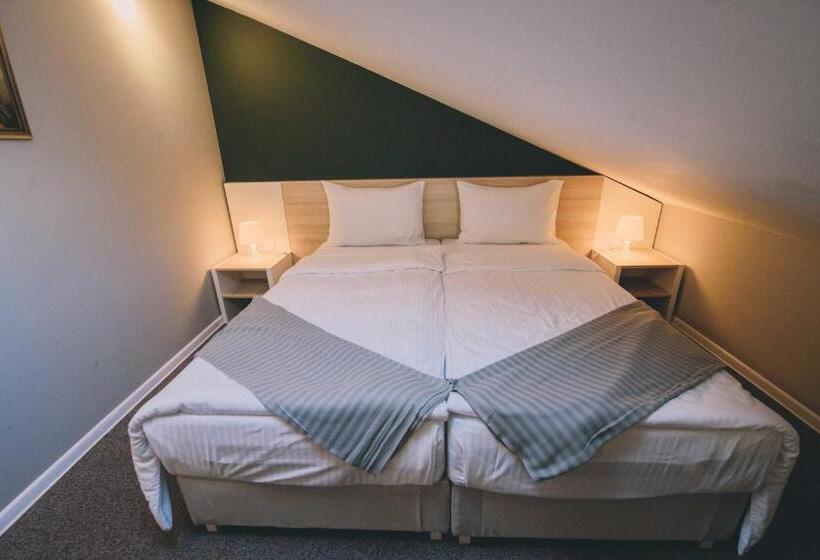 اتاق اکونومی یک تخته, Nova Bentbaša