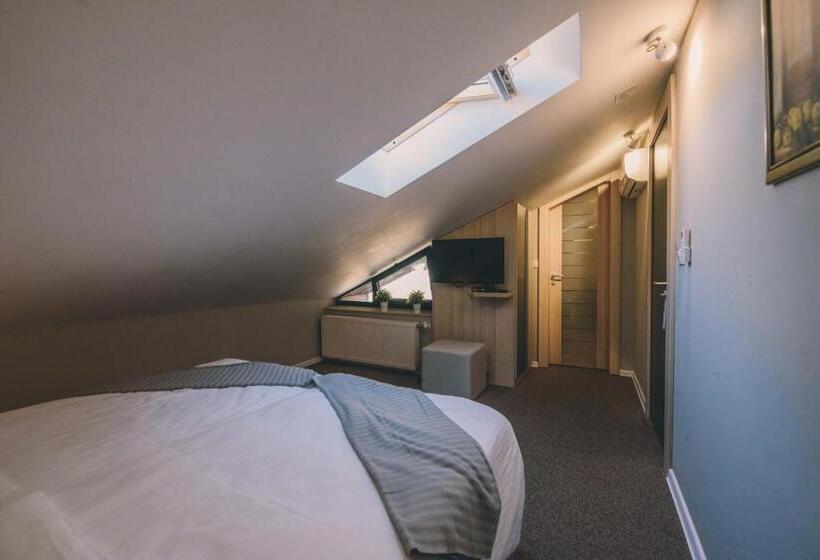 اتاق اکونومی یک تخته, Nova Bentbaša