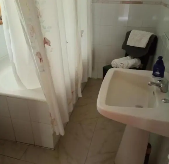 سوییت اجرایی, Omi Kika B&b