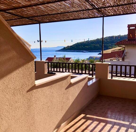 Comfort studio with sea view, B&b Chamberlain