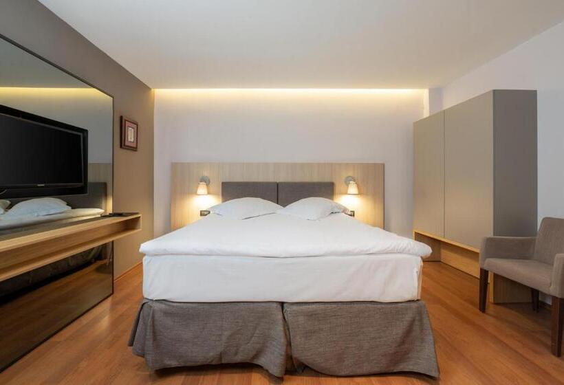 Трехместный Номер Стандарт Вид на Сад, Nostromo