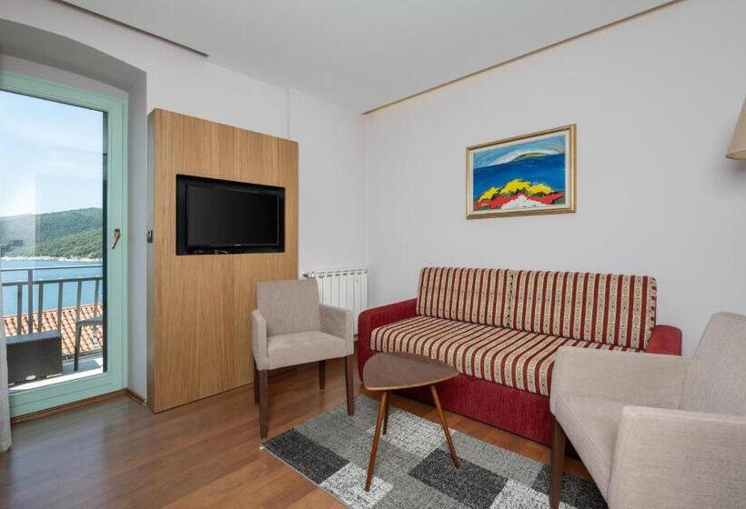 Люкс с Балконом, Nostromo