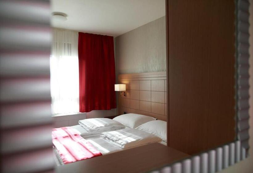 חדר סטנדרט, Raca