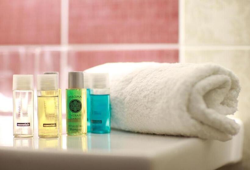 חדר משפחתי, Raca