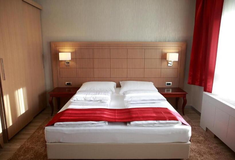 חדר משפחתי, Raca