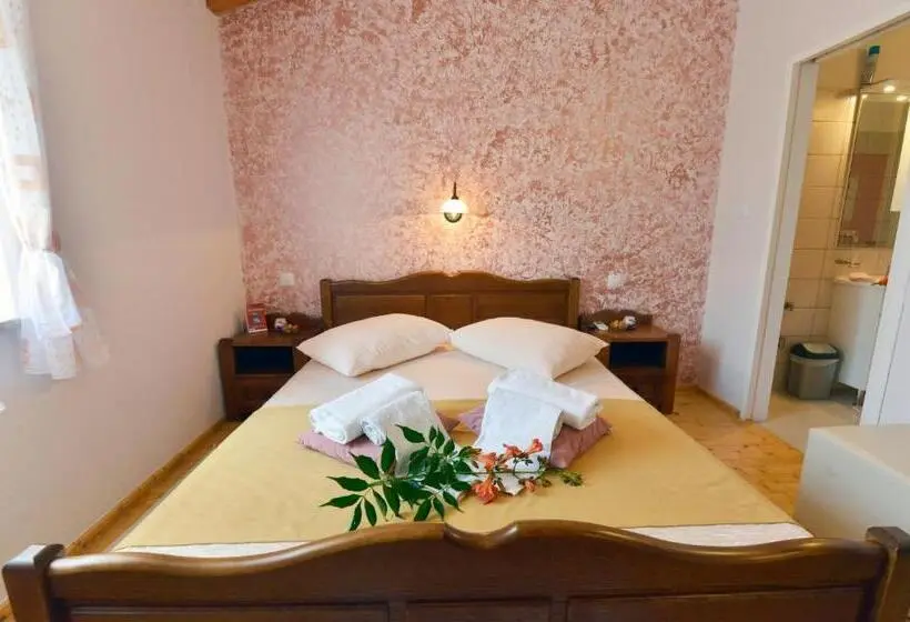 プールビュースタンダードルーム, Bed And Breakfast Casa Rustica