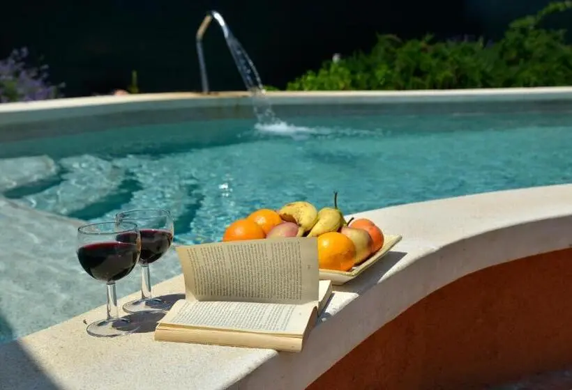 プールビュースタンダードルーム, Bed And Breakfast Casa Rustica