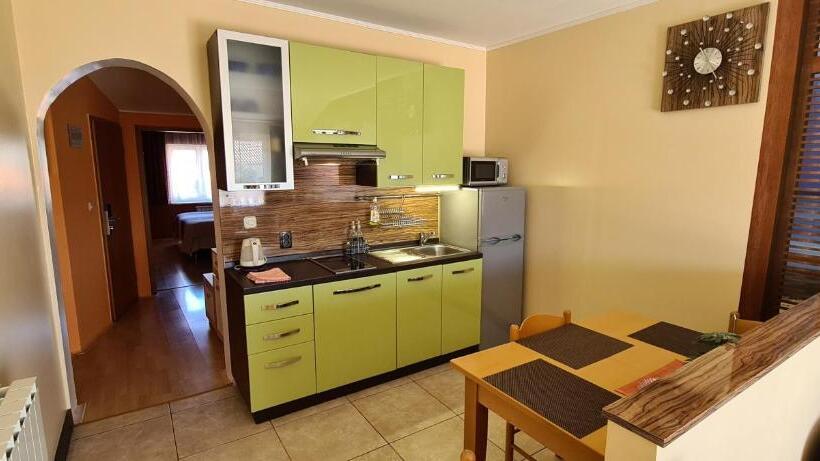 带1个卧室的带阳台的公寓, Bed & Breakfast Villa Adriana