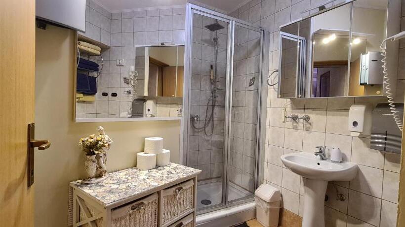 内部两卧公寓, Bed & Breakfast Villa Adriana