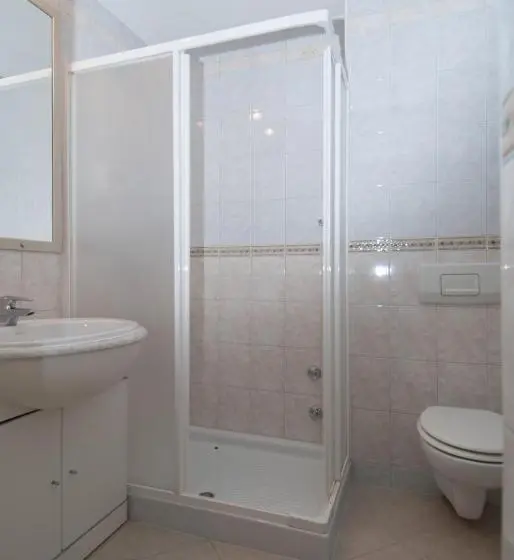 اتاق راحتی, Diana B&b