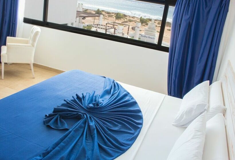 Tengerre Néző Standard Szoba Terasszal, Livvo Budha Beach