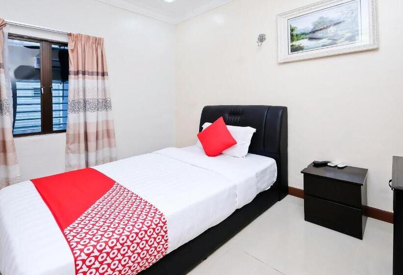 Номер Стандарт Индивидуальный, OYO 714 Arina 