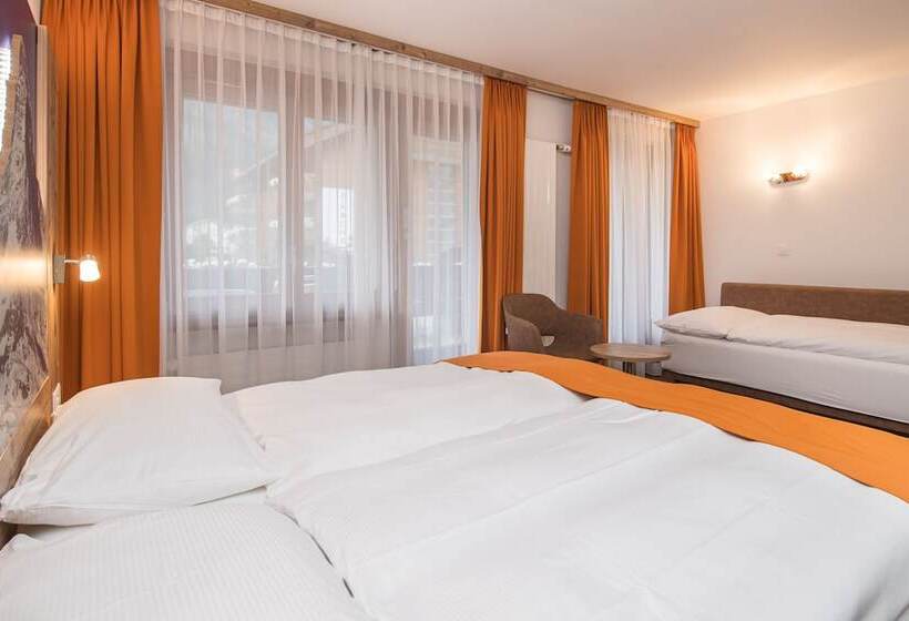 חדר סטנדרט לשלושה, Täscherhof