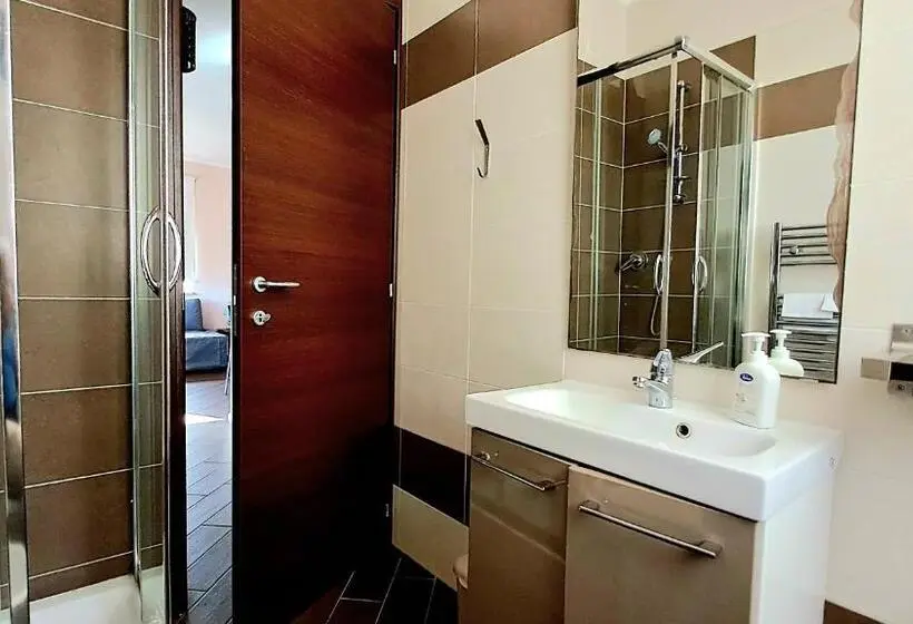 آپارتمان 1 خوابه, Guest House Roma Express