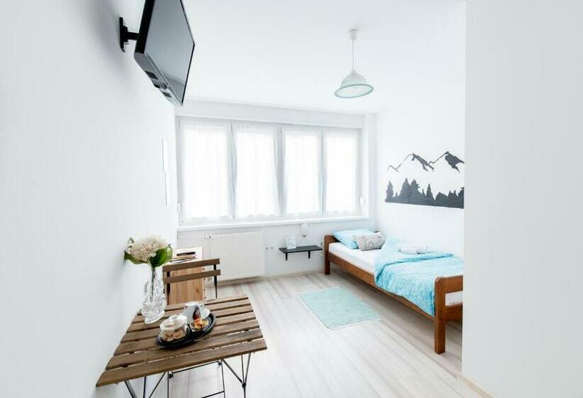 اتاق استاندارد یک تخته با سرویس بهداشتی مشترک, The Dots Hostel