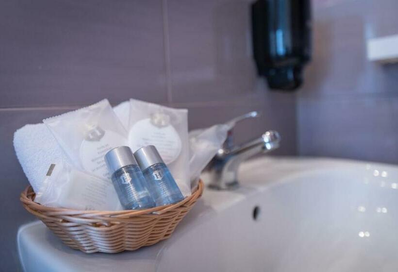 스탠다드 싱글 룸 공동욕실, The Dots Hostel