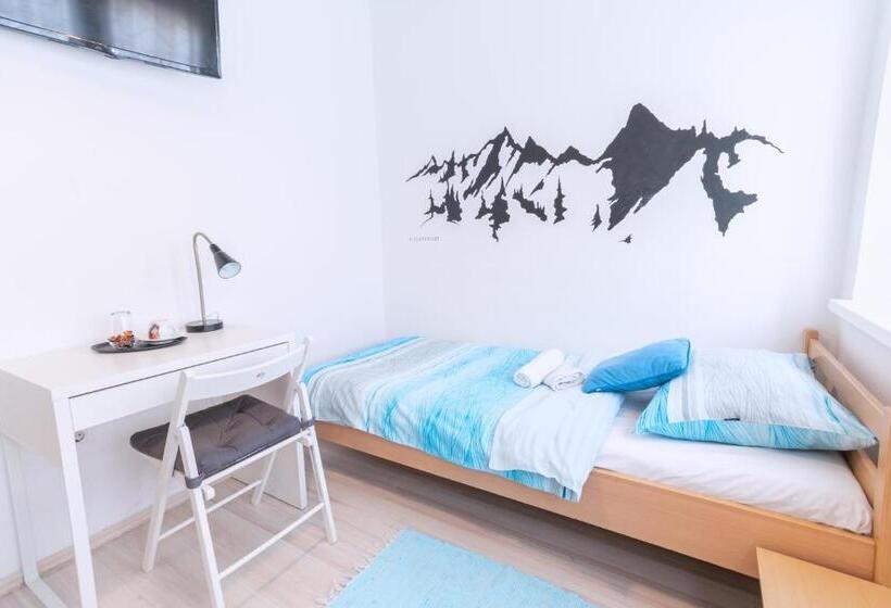 اتاق استاندارد یک تخته با سرویس بهداشتی مشترک, The Dots Hostel