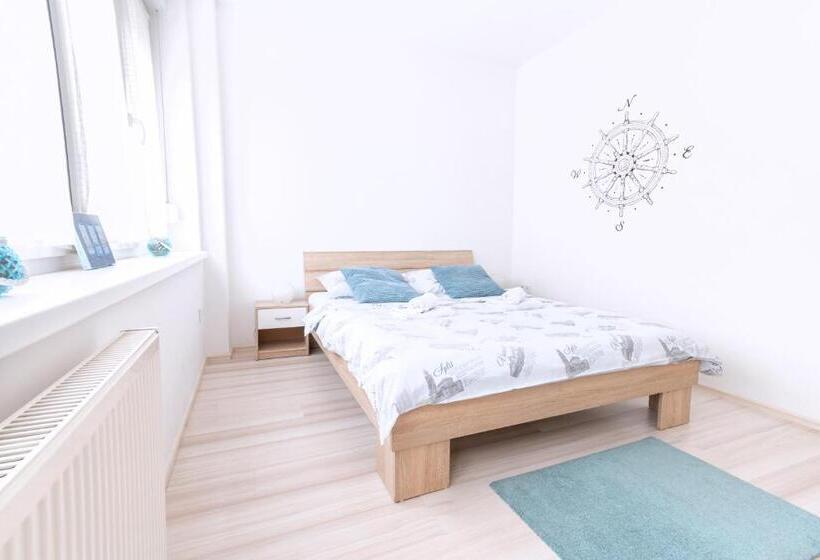 디럭스 룸, The Dots Hostel