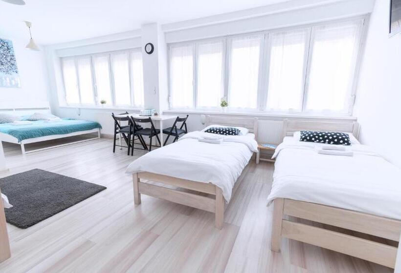 패밀리 룸, The Dots Hostel