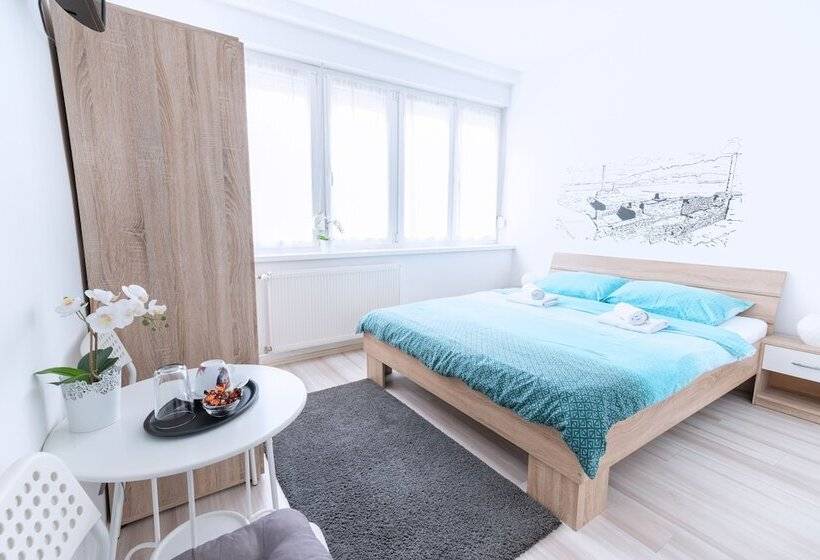 디럭스 룸, The Dots Hostel