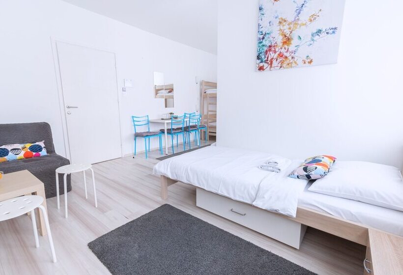 اتاق خانوادگی با سرویس بهداشتی مشترک, The Dots Hostel