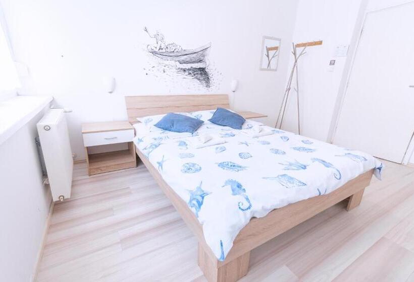 اتاق استاندارد با سرویس بهداشتی مشترک, The Dots Hostel